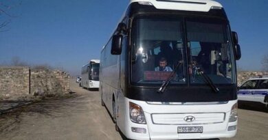Bu şəhərdən Kəlbəcər və Ağdərəyə avtobus reysləri açılır