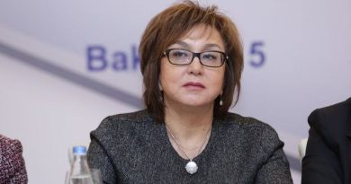 Məleykə Abbaszadə sağılan inəyi qadınlara bənzətdi: SƏRT REAKSİYA