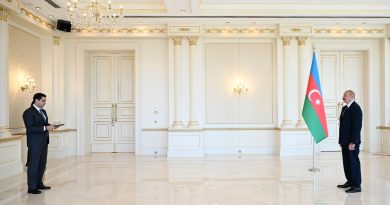 Slovakiyanın Azərbaycandakı yeni səfiri deputatın əmisi oğludur